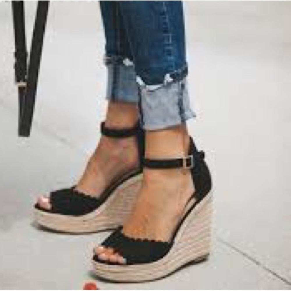 VICI Siri Scalloped Espadrille Wedge